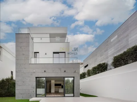 Lujosa vivienda de 4 dormitorios con ascensor, a estrenar en Estoril.