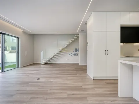 Lujosa vivienda de 4 dormitorios con ascensor, a estrenar en Estoril.