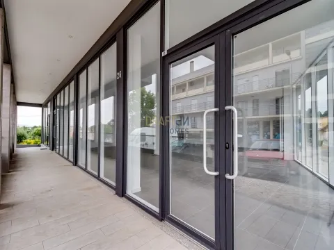 Street Shop in Pedestrian Area – Meirinhas, Pombal