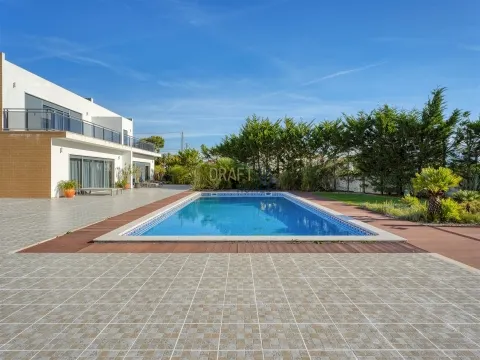 Moradia de Luxo a 5 Minutos da Praia de Magoito – Sintra