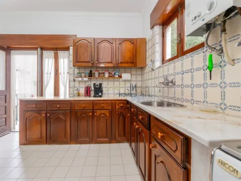 Moradia de 4 assoalhadas na Amora.