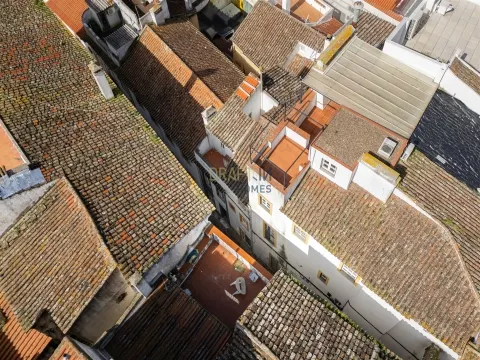  Espaço Comercial com 60 m² no Centro Histórico de Évora