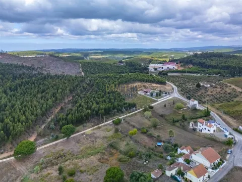 Lotto di terra per la costruzione 1000 m2.  