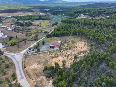 Lotto di terra per la costruzione 1000 m2.