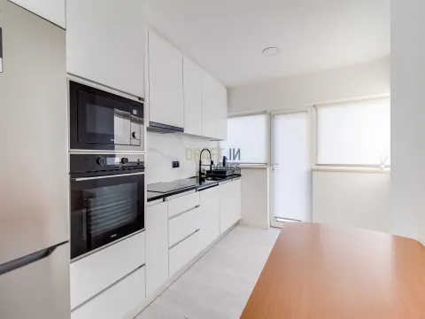 Appartement de 3 chambres entièrement rénové dans le centre de Pataias