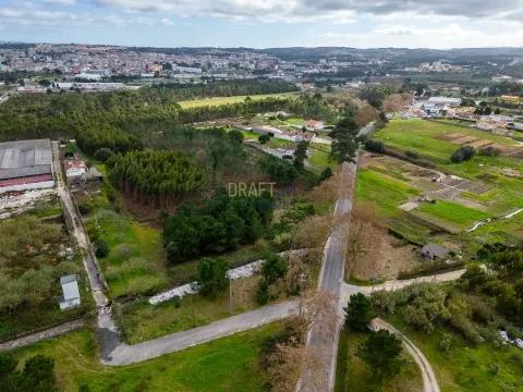 Bebaubares Grundstück an der E.N. 360 - Estrada da Foz Aguas Santas - Caldas da Rainha