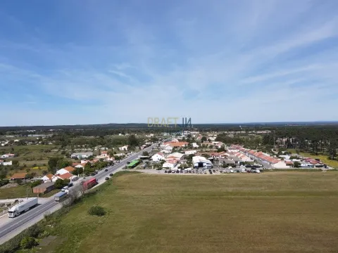 Terreno para construcción de comercio/servicios.