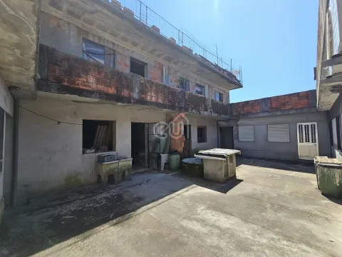 Detached house to restore T4