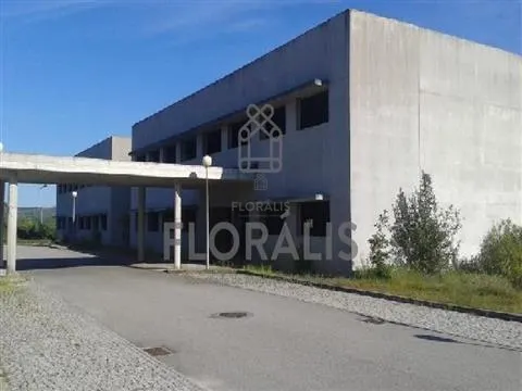 Edifício em fase de construção.