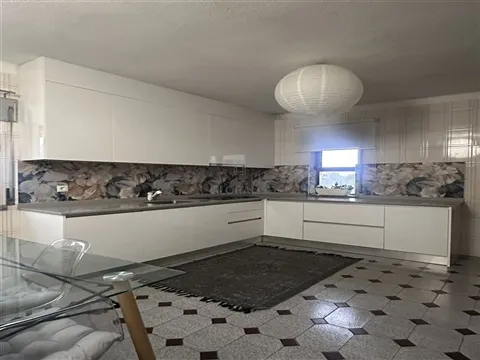 Detached house T4