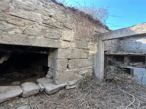 Moradia para Restaurar, com 390m2 de construção