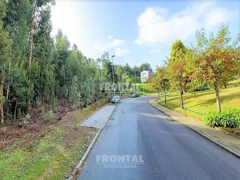 Terreno com 2 900 m2 em Crestuma