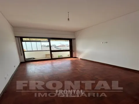 4-Bedroom Apartment for Rent – ​​Porto City Center (130 m²)