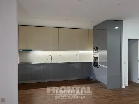 Apartamento T3 com Garagem Box | Águas Santas, Maia