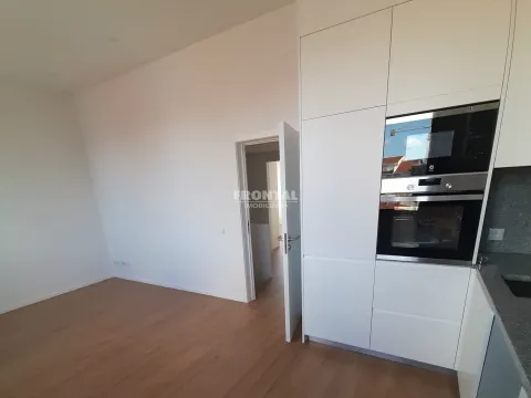 Spacious 1+1 bedroom apartment, renovated - for rent &#124; Francos, Ramalde, Porto