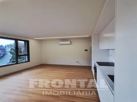 Apartamento T2+1 com Sótão + Garagem &#124; Arca D’Água, Paranhos, Porto
