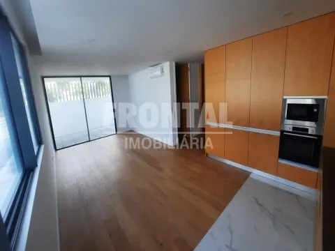New One-Bedroom Apartment with Terrace and Parking Space – Canidelo, Vila Nova de Gaia