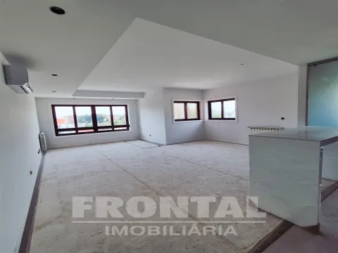Apartamento T3 na Circunvalação