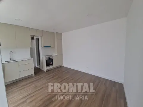 Impeccable and Renovated 2-Bedroom House for Sale &#124; Paranhos, Porto