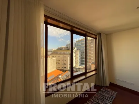 T0 Remodelado com Garagem &#124; Frente ao Metro João de Deus, Vila Nova de Gaia, Porto