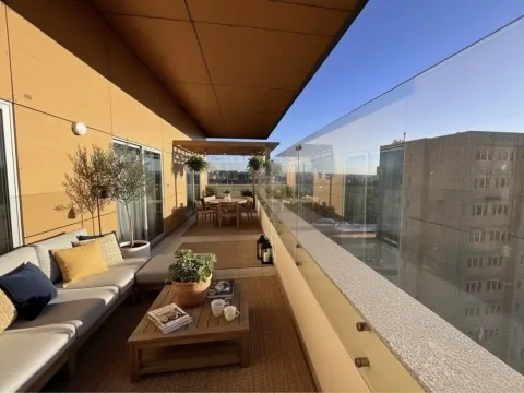 Penthouse T4 Leça Palmeira vista de mar 2 suites terraço 45m2