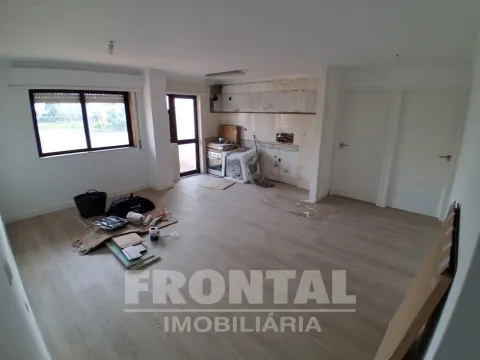 T2 com Duas Frentes, Elevador e Varandas | Rio Tinto, Gondomar