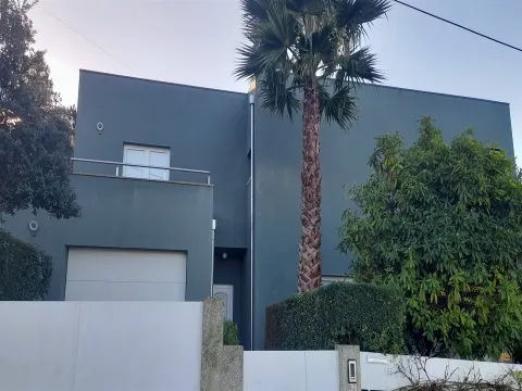 Moradia T3 Moderna com Piscina Privada – Loivo, Vila Nova De Cerveira