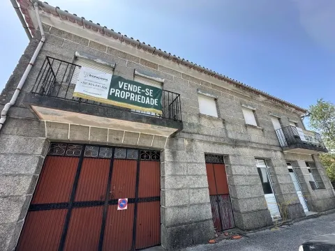 Property renovation in Castro Laboreiro, Viana do Castelo.
