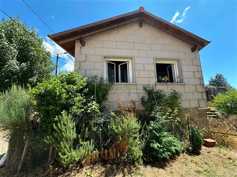 Moradia T3 em Granito com Garagem – Várzea Travessa, Castro Laboreiro, Melgaço; IMOFAÇANHA