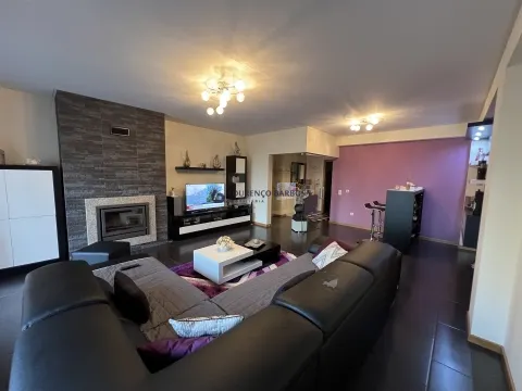 Apartamento T3 com Terraço Amplo