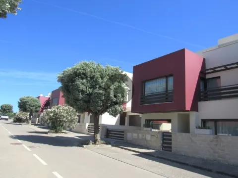 modern 4-bedroom villa just 10 minutes from Baleal Beach, in Portugal’s stunning Silver Coast.