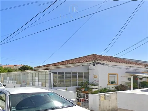 Moradia para Restaurar T6