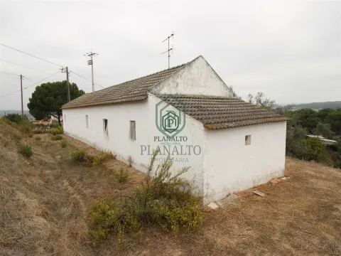 Oportunidade Única! Imóvel com Potencial para Recuperação no Couço – Coruche