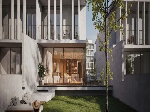 3 bedroom house with garden next to the beach