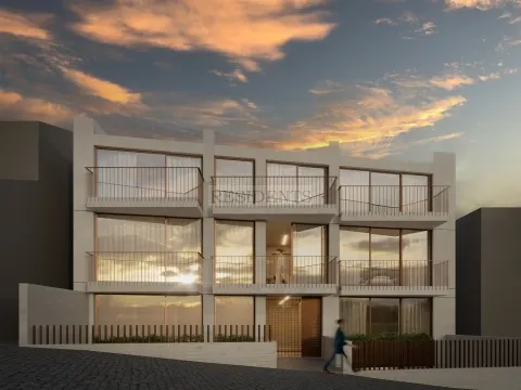 Immeuble avec un projet de 10 T1 à Foz Velha