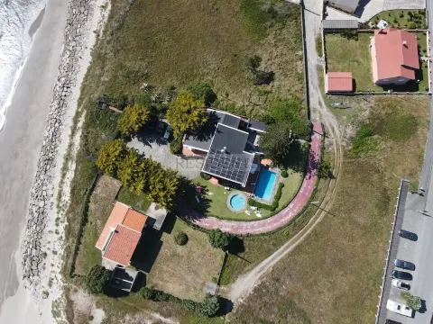 Moradia T5 de luxo absolutamente única, implantada sobre o mar