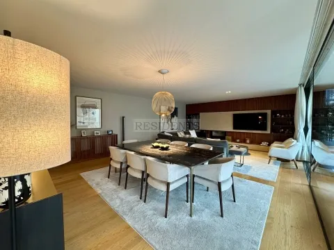 4-Bedroom Apartment with Terrace and Balcony in Foz do Douro | Garage and Storage