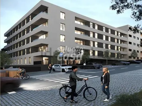 T1 a 900 metros da Praia de Canidelo com varanda, garagem box e arrumos!