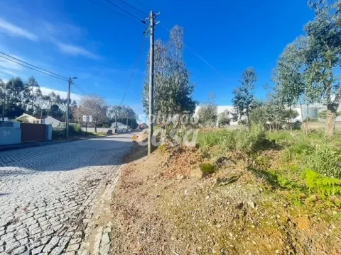 Terreno com 676m2, localizado próximo do Centro de Canelas!