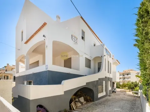 Excelente moradia T7+4 bem localizada em Portimão