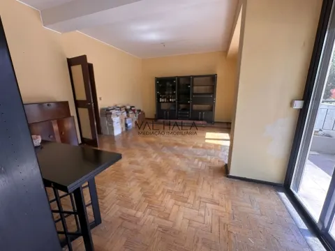 &#127969; Apartamento T4 nos Olivais – Espaço, Potencial e Localização Privilegiada!