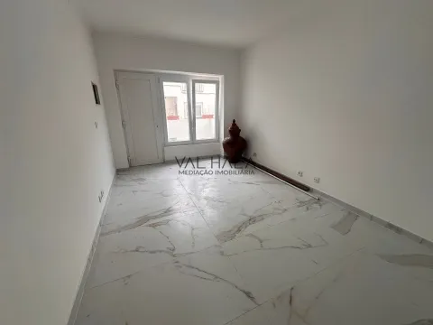 Moradia geminada T3 com vista para a Baía do Seixal – Amora