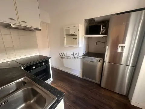 Apartamento T2 com Terraço e Vista Palácio da Ajuda