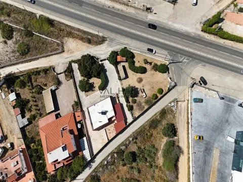 Moradia V2+1, Pêra, Armação de Pêra, terreno para piscina e cultivo, garagem