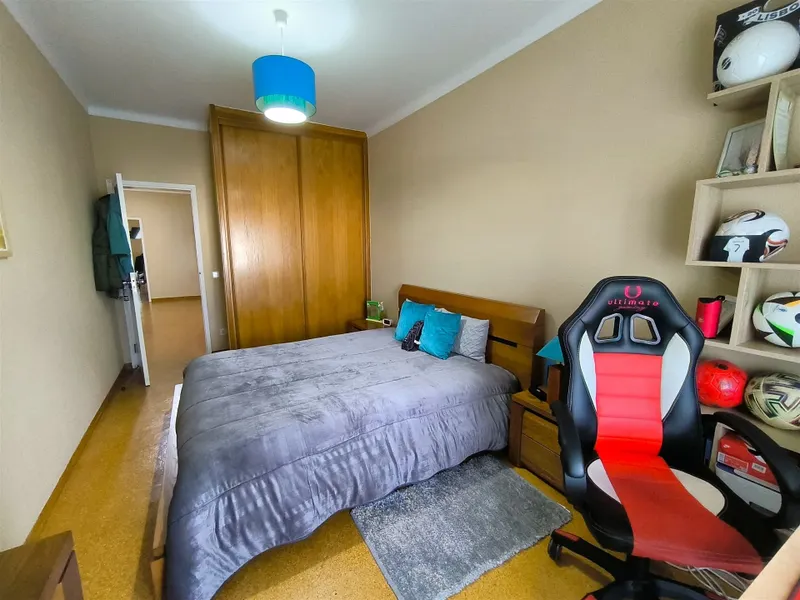 Apartamento T3 com 2 casas de banho, varanda e marquise, Ermidas-Sado