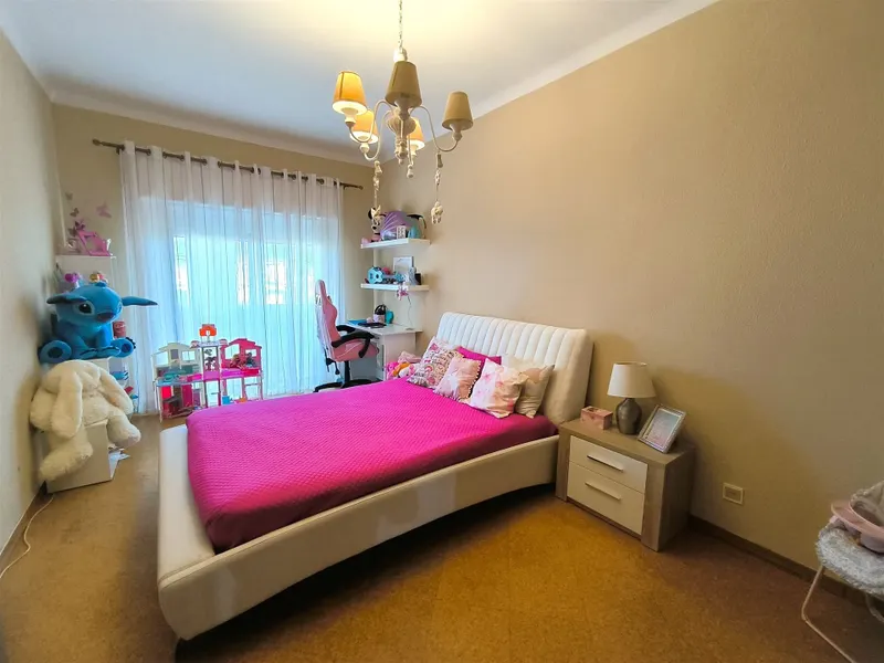 Apartamento T3 com 2 casas de banho, varanda e marquise, Ermidas-Sado