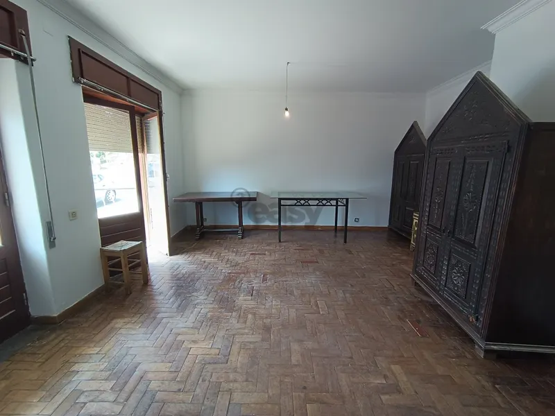 3 bedroom apartment, ground floor with 2 independent entrances, Fontainhas, Cascais