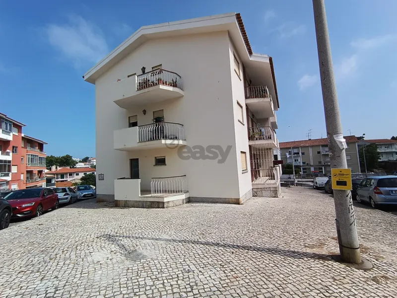 3 bedroom apartment, ground floor with 2 independent entrances, Fontainhas, Cascais