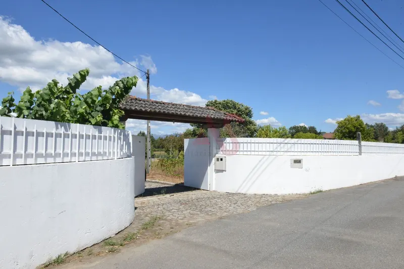 Moradia individual T6 em Gemieira, Ponte de Lima