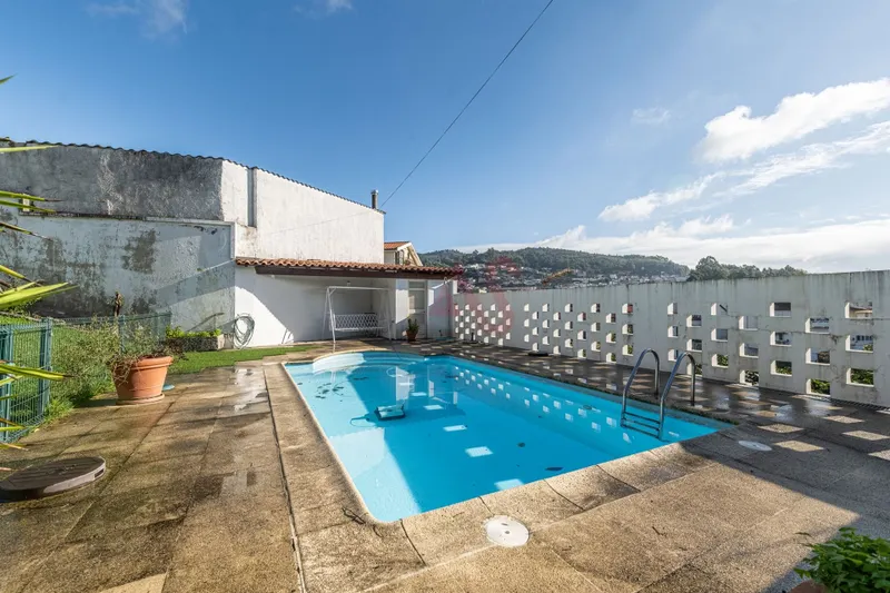 Villa de 5 dormitorios con piscina y jardín en alquiler en el centro de Vizela